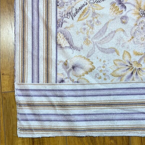 Victoria Secret 2-in-1 Floral Towel Backpack - Picture 2 of 9